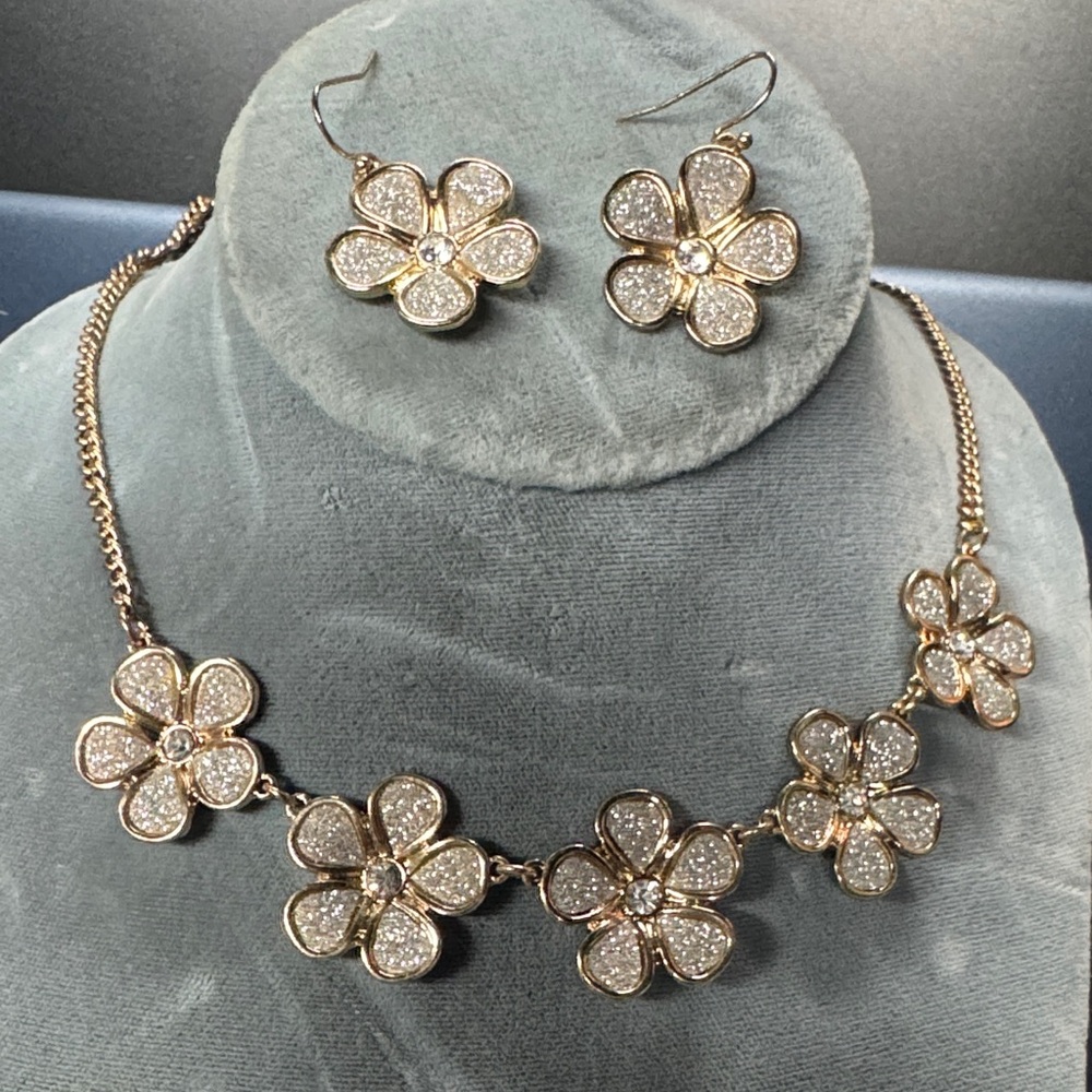 Gold Floral Jewelry Set with Earrings